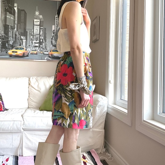 Vintage silk floral print shorts - Picture 4 of 14
